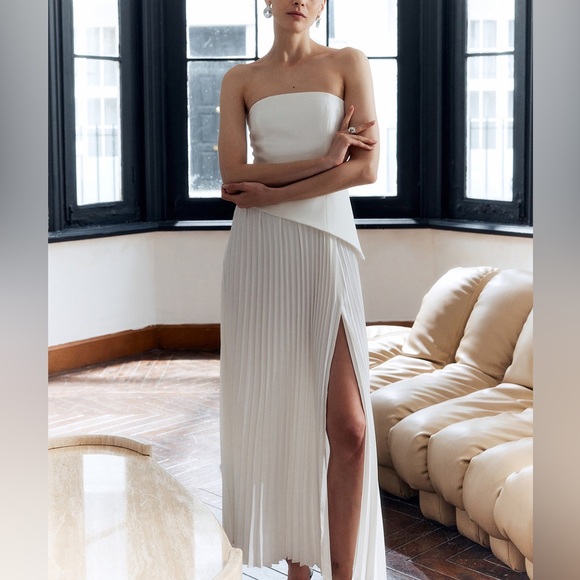 White contrasting Pleated Strapless Split hem asymmetrical top midi Dress - Picture 2 of 6